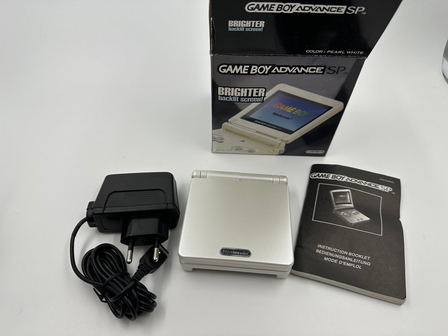 Game Boy Advance SP AGS101 (2003, Pearl White, NEW)