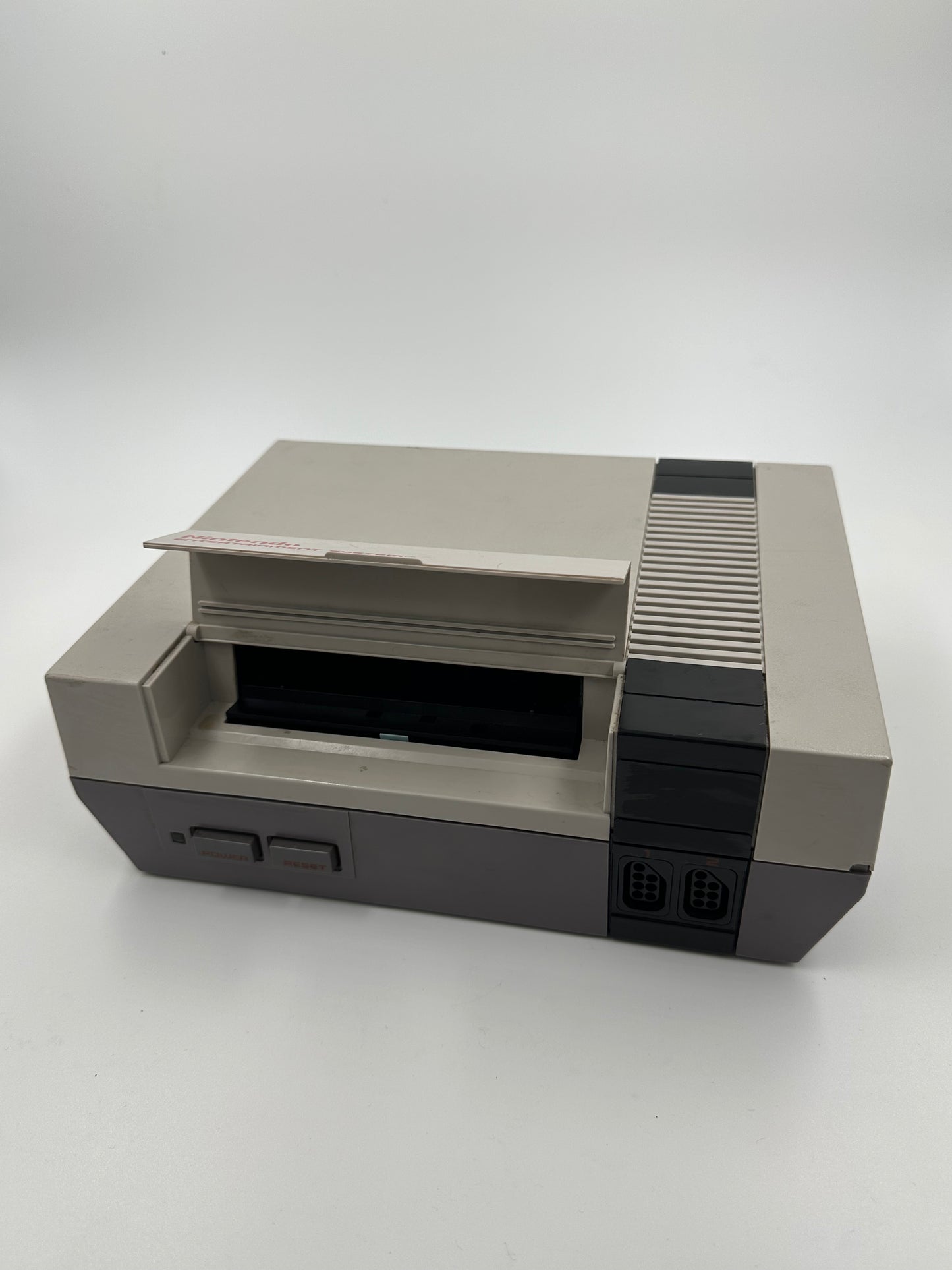 Nintendo Entertainment System (NES) (1985)